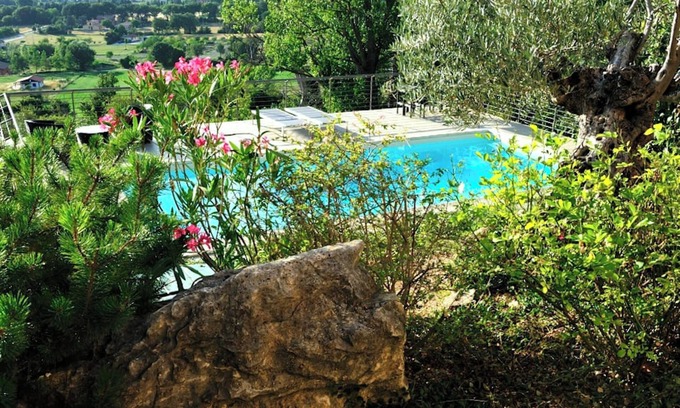 Nocera Umbra Villa | Homerez - Espaciosa villa para 5 pers. con piscina, jardín y terraza en Costa