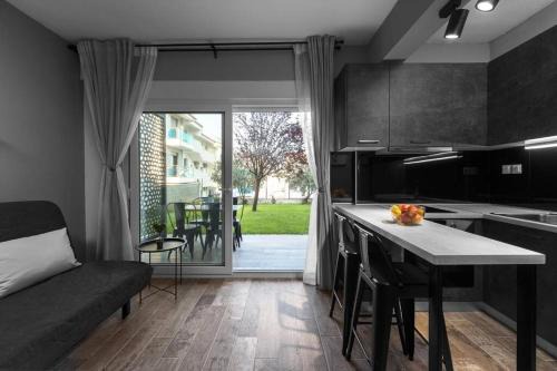 Kallithea Apartamento | "HoMes" II, The aRt BoutiQue experience by Lou Lenny