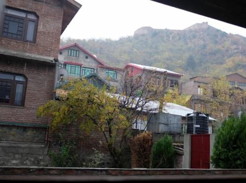 Srinagar Casa | HomeStay Just a Minute Away From Hari Parbat