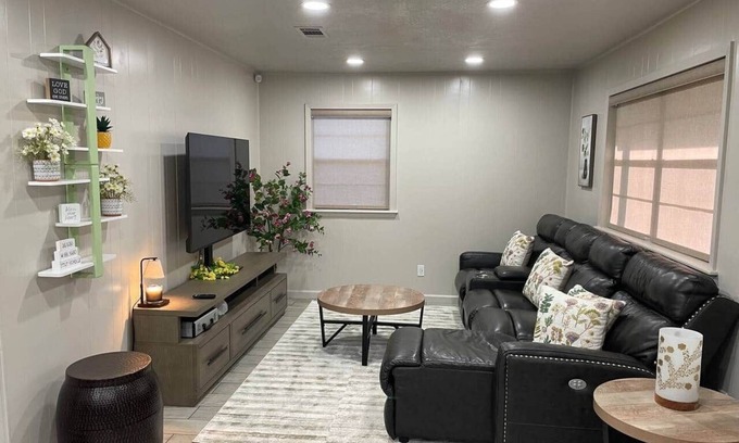 Hugo Casa | HomeSuite Cabin | Near Casino & Hugo Lake