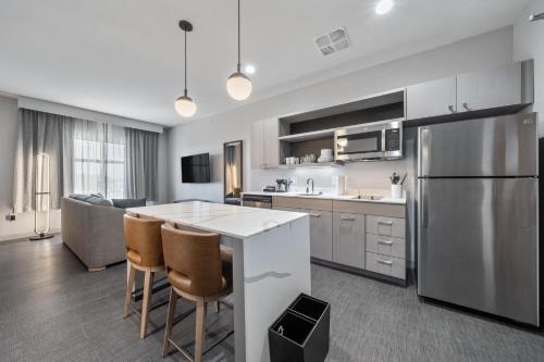 Austin Hotel | Homewood Suites By Hilton Austin Airport