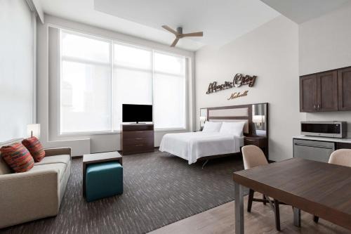 Downtown Nashville Hotel | Homewood Suites by Hilton Nashville Downtown