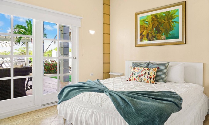 Koyari Apartamento | Homey 2-bdrm Apartment with Pool and Garden, 5 min to Eagle Beach and Palm Beach