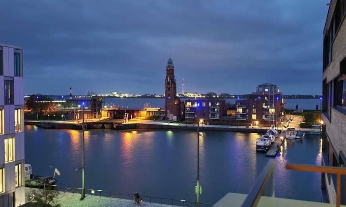 Nord-Mitte Apartamento | Homey Apartments Harbour Suite - Parking, 2 Bathrooms, Elevator, City