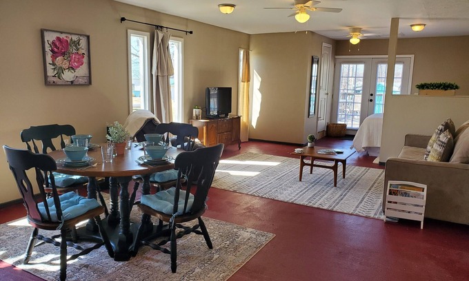 Dexter Cabaña | Madreselva Cottage a 50 minutos de Pioneer Woman.