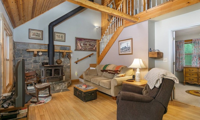 Burnsville Casa | Honeysuckle Ridge