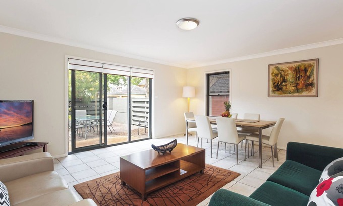 Carrington Casa | Honeysuckle Townhouses - 10/62 The Lane