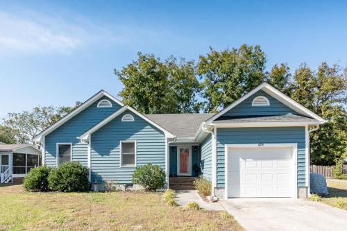 Long Beach Casa | Hook Wine and Sinker by Oak Island Accommodations