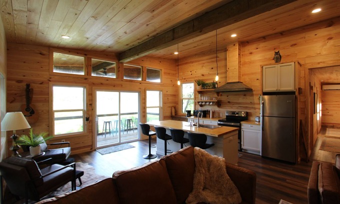 Chatham Cabina | HootnHoller at this secluded 3-bedroom cabin on beautiful Caney Lake.