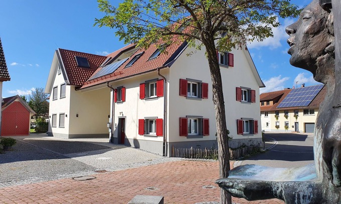 Moos Apartamento | höriHaus 1804 - Apartment "Höriblick": Quiet, less than 200m from the lake, restaurants, Edeka