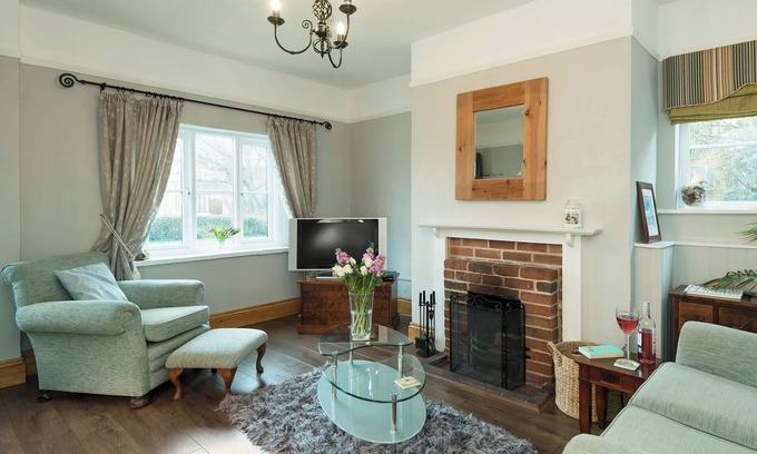 Saham Toney Cabaña | Horseshoe House - UKC2743