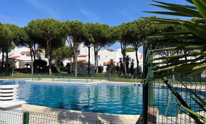 Campano Chalet De Esquí | CASA AZUL frente a un bosque de Pinsapos