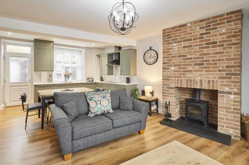 Belford Casa | Host & Stay - Cedar Cottage