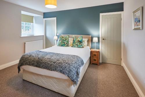 Fenwick Apartamento | Host & Stay - Fenwick Village Hall