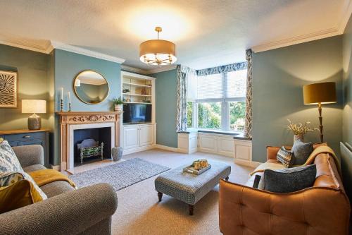 Middleton One Row Casa | Host & Stay - May Cottage