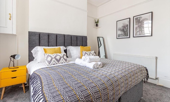 Montpellier Apartamento | Host & Stay - Montpellier Villa Apartment