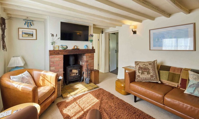 Saxthorpe Casa | Host & Stay | Pebble Cottage