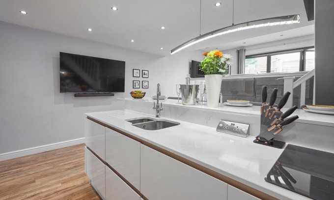 Scarborough Casa | Host & Stay - The Old Jail Barber's Shop