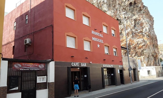 Calahonda Hotel | Hostal Miguel