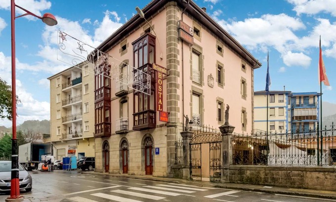 Ampuero Casa | Hostal Restaurante La pinta