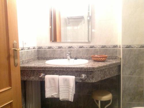 La Virgen del Camino Casa | Hostal San Froilan
