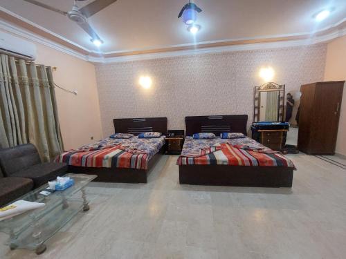 Gulshan-e-Iqbal Casa | HostHub Guest House Gulshan iqbal