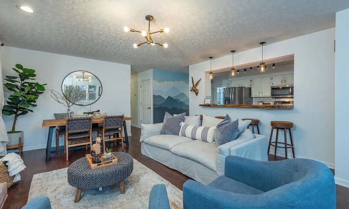 Royal Pines Casa | Hosting Emergency Relief Workers WIFI, POWER & WATER Available - Pet Friendly