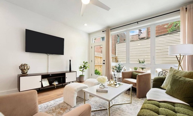 East Allegheny Casa | ★ HostWise Stays ★ Pet Friendly, Balcony & Patio, and an easy walk to bars & restaurants!