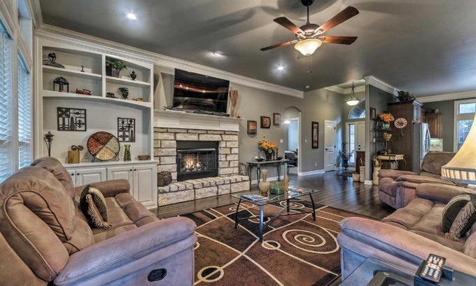 Hot Springs Village Casa | Hot Springs Family Home on Granada Golf Course!