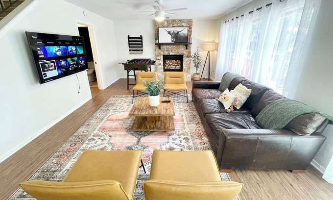 Milwood Casa | Hot tub) 4 Room Domain: Foosball