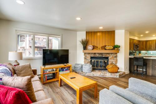 Warrior's Mark Apartamento | Hot Tub Access Bright Breckenridge Condo