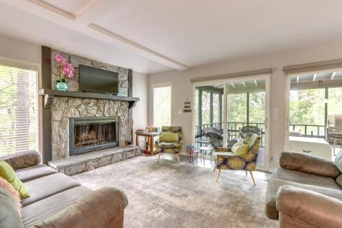 Osage Beach Casa | Hot Tub and Fire Pit Margaritaville Resort Home!