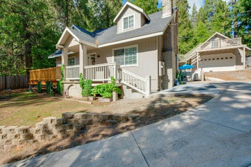 Pollock Pines Casa | Hot Tub and Game Room Luxe Cabin, Day Trip to Tahoe