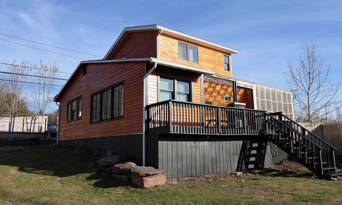 Tannersville Cabina | Hot tub Completely private Fenced yard with Pool and Hot tub near Hunter MT