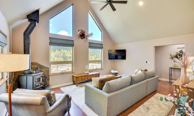 Alma Cabina | Hot Tub & Deck: Cabin Near Dtwn Alma & Breck