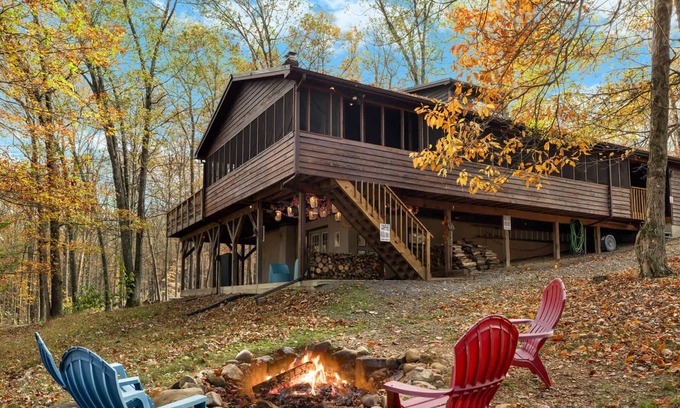 Great Cacapon Cabina | Hot Tub, Deck, Grill, Fire Pit, Game Room & WiFi