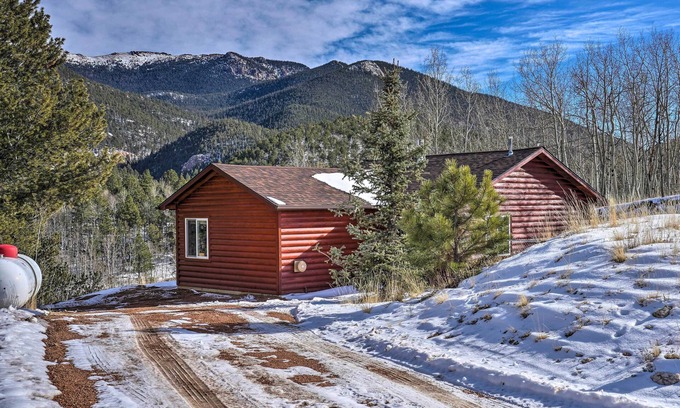 Rainbow Valley Cabina | Hot Tub, Deck & Grill: Mtn-View Divide Cabin