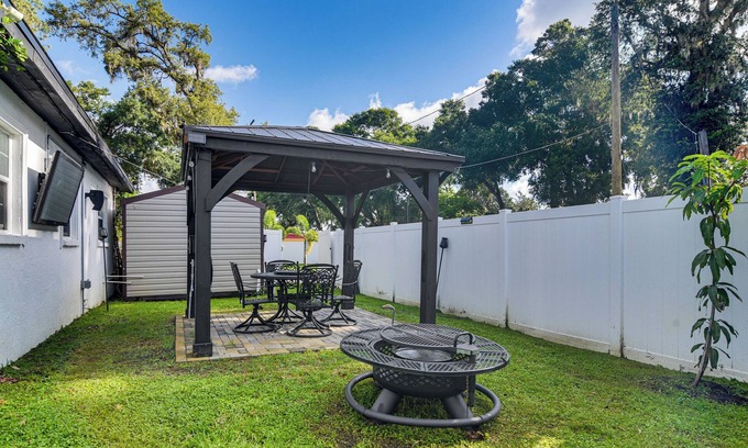 East County Civic Group Casa | Hot Tub & Fenced Yard: Tranquil Home in Valrico!