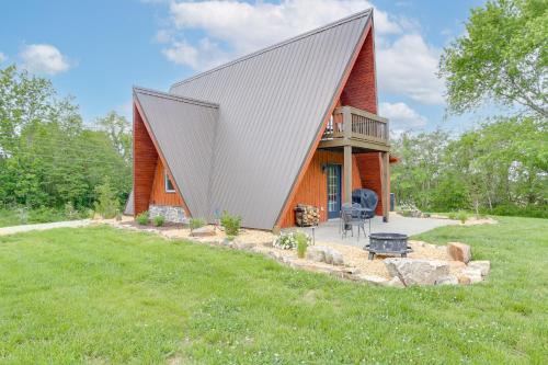 Idlewild Casa | Hot Tub, Fire Pit, BBQ, On-Site Pond Kenton Cabin