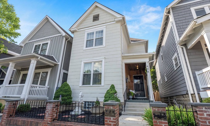 Merion Village Casa | Hot Tub + Fire Pit Walk to German Village