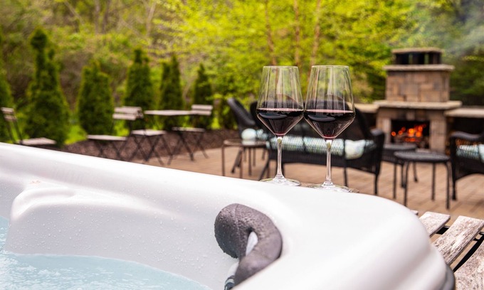 Covert Casa | Hot Tub | Game Room | Patio | Walk to Beach | 10 min South Haven