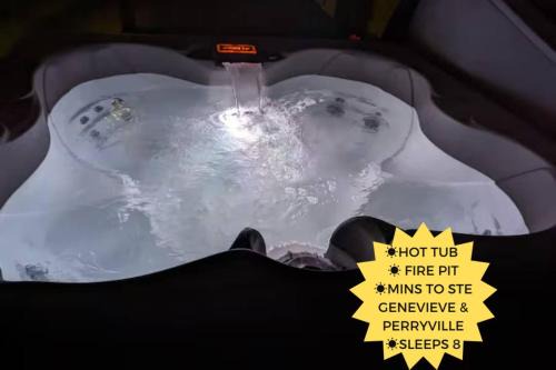Saint Mary Casa | Hot Tub Hideaway Near Ste Genevieve