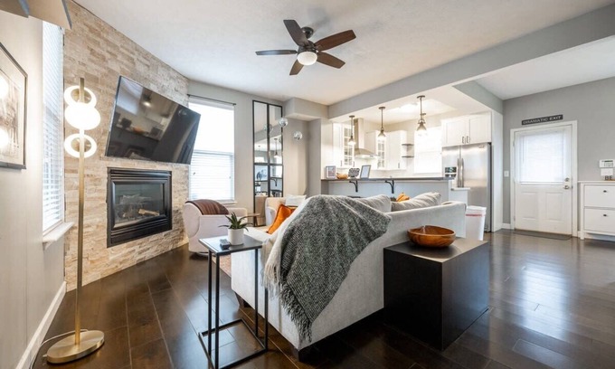 Fall Creek Place Casa | Hot Tub in prime location downtown
