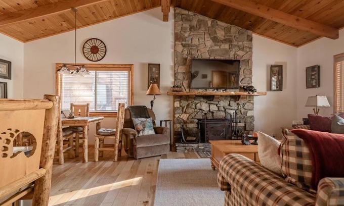 Big Bear City Casa | Hot tub*kids room*family cabin
