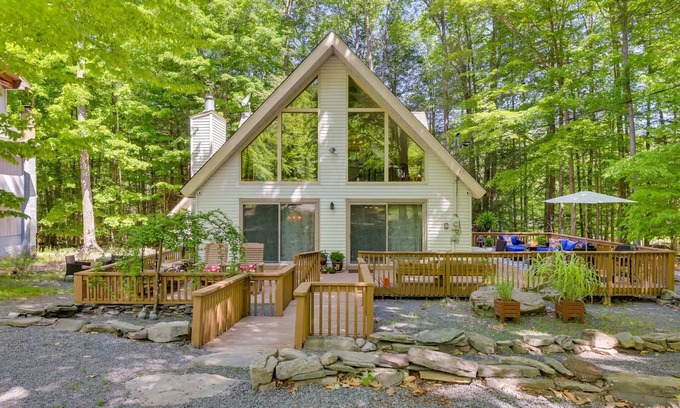 Lake Ariel Chalet De Esquí | HOT TUB, Lakes, Ski Hill, Golf, Game Room & Endless Foliage, Dog friendly