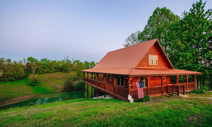 Primrose Cabina | Hot Tub | Off-Road Parks |Private Pond | Sleeps 7