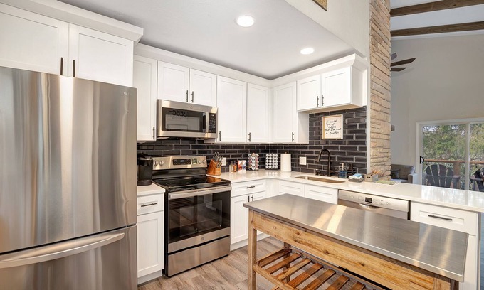 Charter Hills Cabina | ~NEW LISTING~Renovated Cabin~Deer Visits~Fireplace