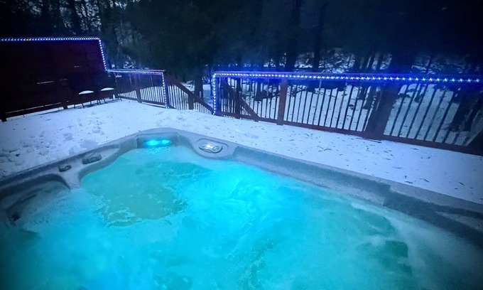 Marmot Casa | Hot tub, River Front, Mt. Hood, and Relaxation for Friends and Family!