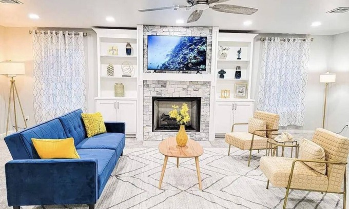 Broken Arrow Casa | Hot Tub- Rose District-Walk to Shopping & Dining