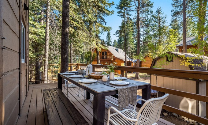 McKinney Estates Cabina | Hot Tub, Sauna, Game Room | Modern 5BDR Family Cabin | Homewood by AvantStay